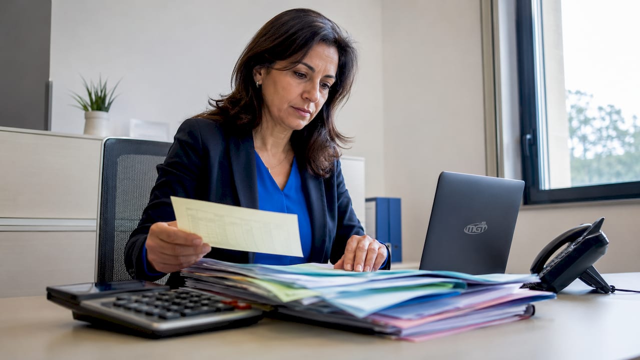 Responsabile di magazzino con gestione dei registri cartacei